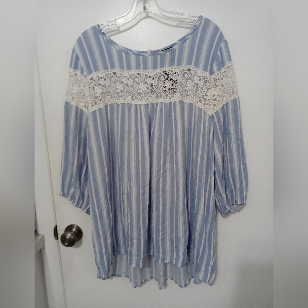 Torrid 2 blue white striped 3/4 Sleeve Crinkle Floral lace puff sleeve blouse
